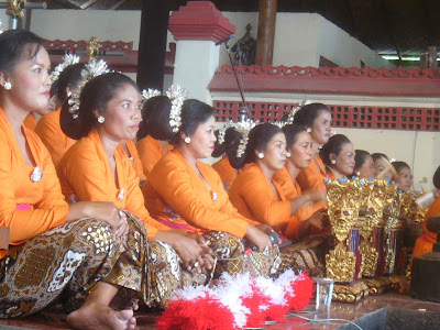 
					Salah satu pementasan kesenian dalam Pesta Kesenian Bali (PKB).