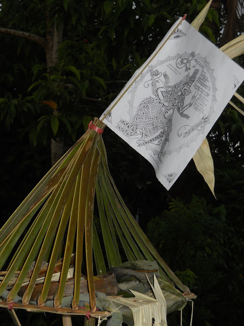 
					Sarana apacara tolak bala yang biasa digunakan manusia Bali sebagai permohonan kepada Tuhan agar dijauhkan dari segala wabah dan penyakit. (balisaja.com/I Made Sujaya)
