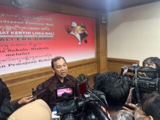 Kepala Dinas Kebudayaan Provinsi Bali, Prof. I Gede Arya Sugiarta saat jumpa pers mengenai pembukaan Pesta Kesenian Bali (PKB) ke-44 di Renon, Denpasar, Jumat, 10 JUni 2022. (balisaja.com/i nyoman dhirendra)