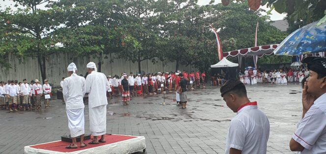 
					Suasana upacara peringatan HUT ke-78 Kemrerdekaan RI oleh krama Desa Adat Kedonganan, Kamis, 17 Agustus 2023.