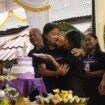 Pemotongan kue oleh siswa saat puncak HUT ke-41 SMA Paris Klungkung, 1 Agustus 2025.