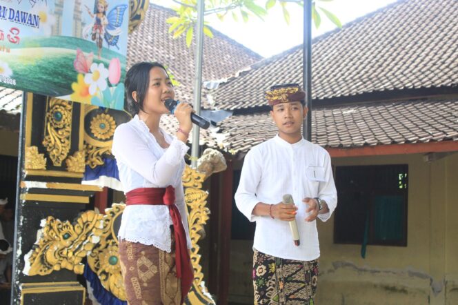 
					Sinalih tunggil wimbakara Bulan Bahasa Bali warsa 2026 ring SMA Paris, Klungkung. 