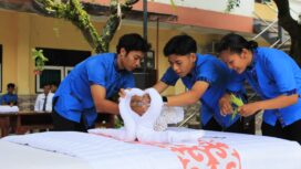Ujian praktik kepariwisataan SMA Paris Klungkung. 